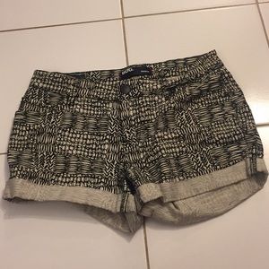 *BOGO 50%*BDG mid rise pattern Shortie